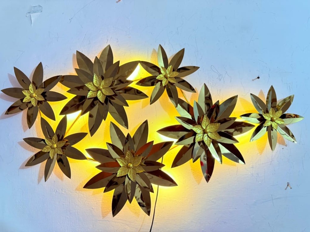 7 STAR METAL WALL FLOWER WITH LED
